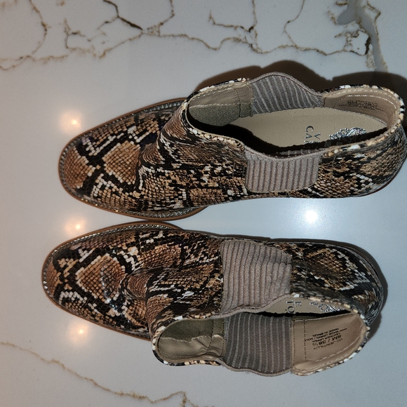 Vince Camuto Heel Boot Snakeskin - Picture 8 of 8
